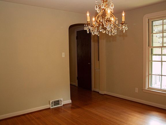 5th image of 132 Burke Dr