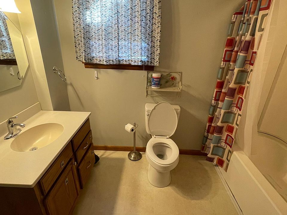 Big spacious bath with full ventilation
