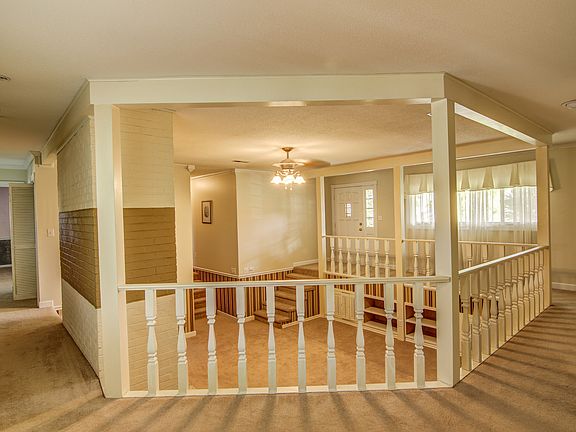 3rd image of 303 Hilltop Dr