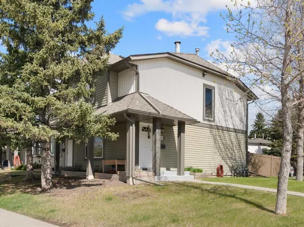 530 W Woodbine Blvd SW, Calgary, AB T2W 5B3