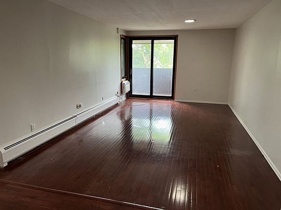 3rd image of 2025 E Greenwich Ave Unit 312