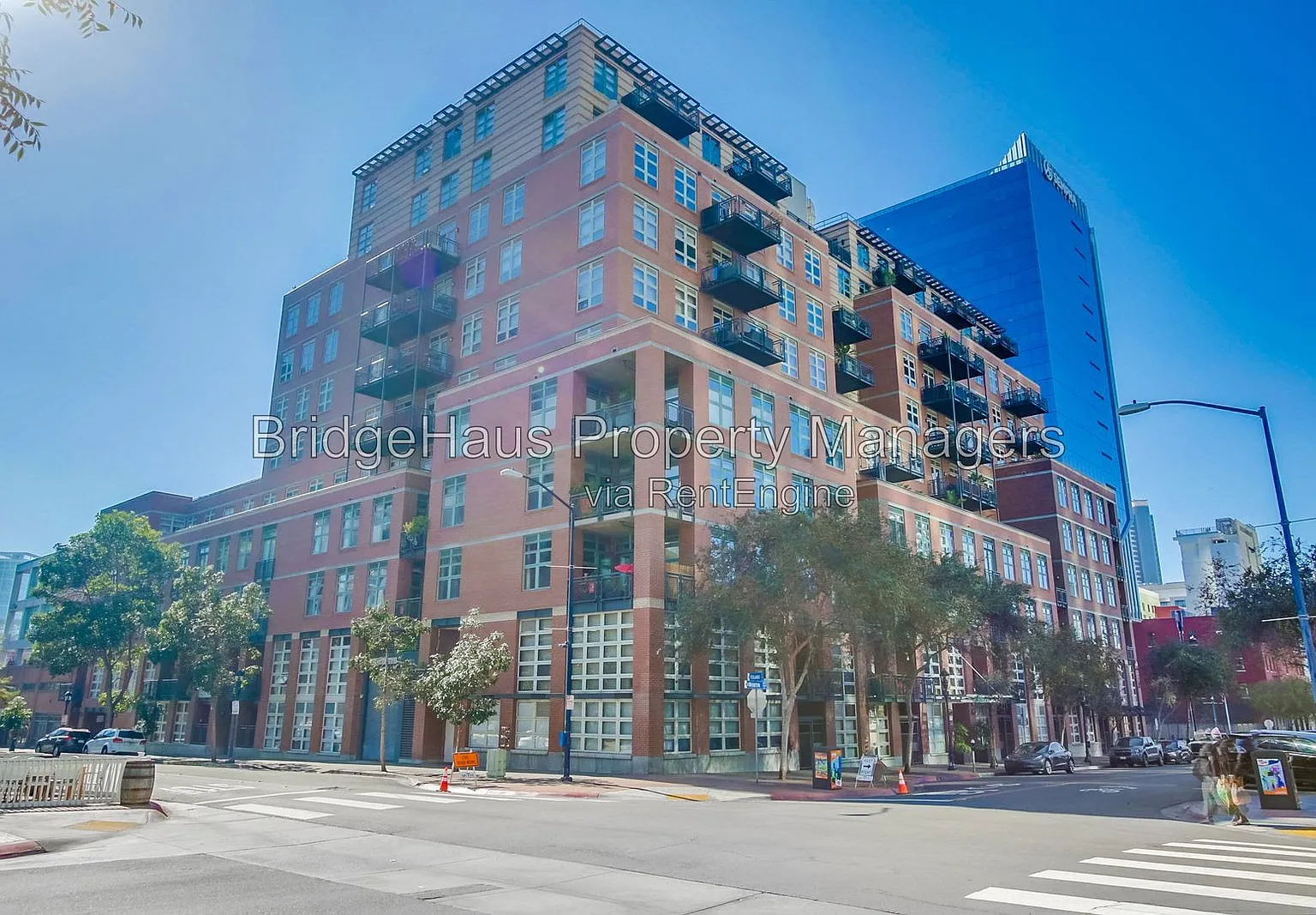 1 bed, 2.0 bath, 1162 sqft, $3,795 — Photo 2