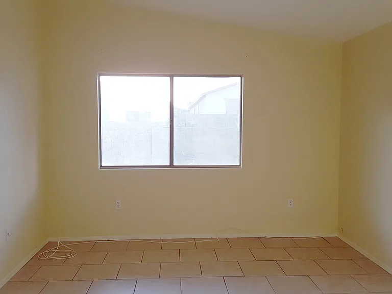 5040 S Maple Ct — Photo 2