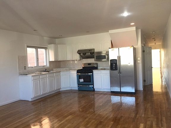 4th image of 14930 22nd Avenue # Fl 1