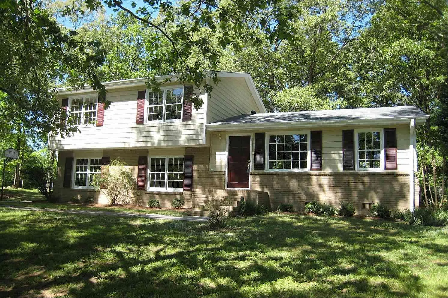 546 Birch Ln photo 1