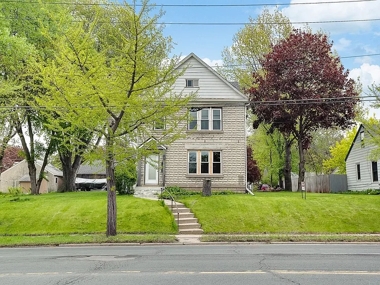 1360 Dale St N — Photo 29