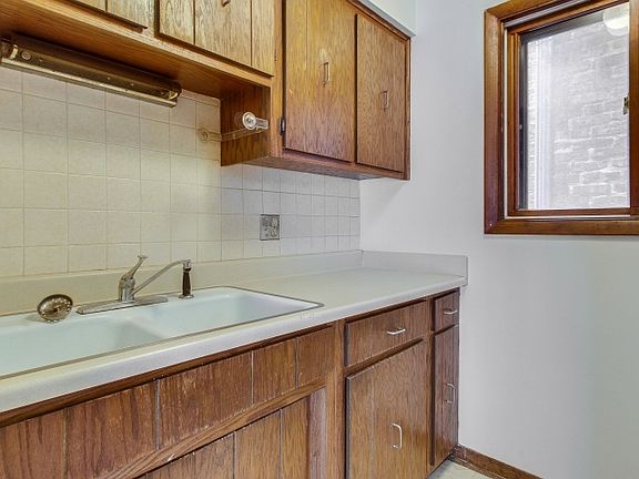 5th image of 1034 W Diversey Pkwy #B