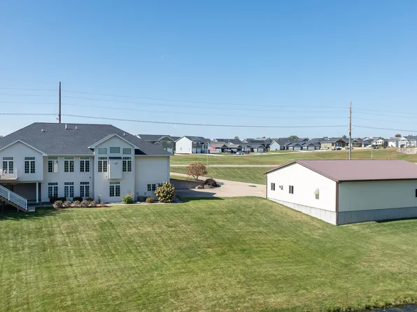 2182 Seippel Rd, Dubuque, IA 52002
