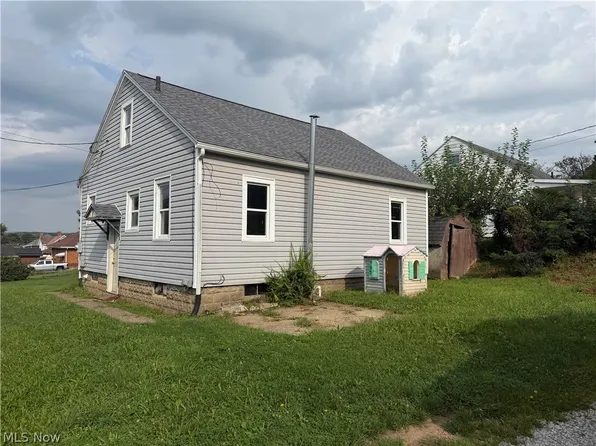 210 S 16th St, Coshocton, OH 43812