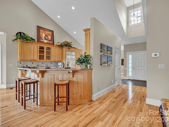 4th image of 398 Stonehaven Dr #D1