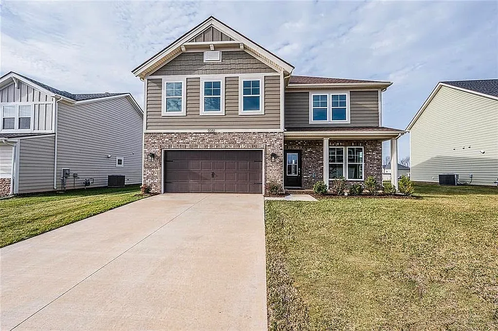 4 bed, 2.5 bath, 2564 sqft, $2,700 — Photo 1