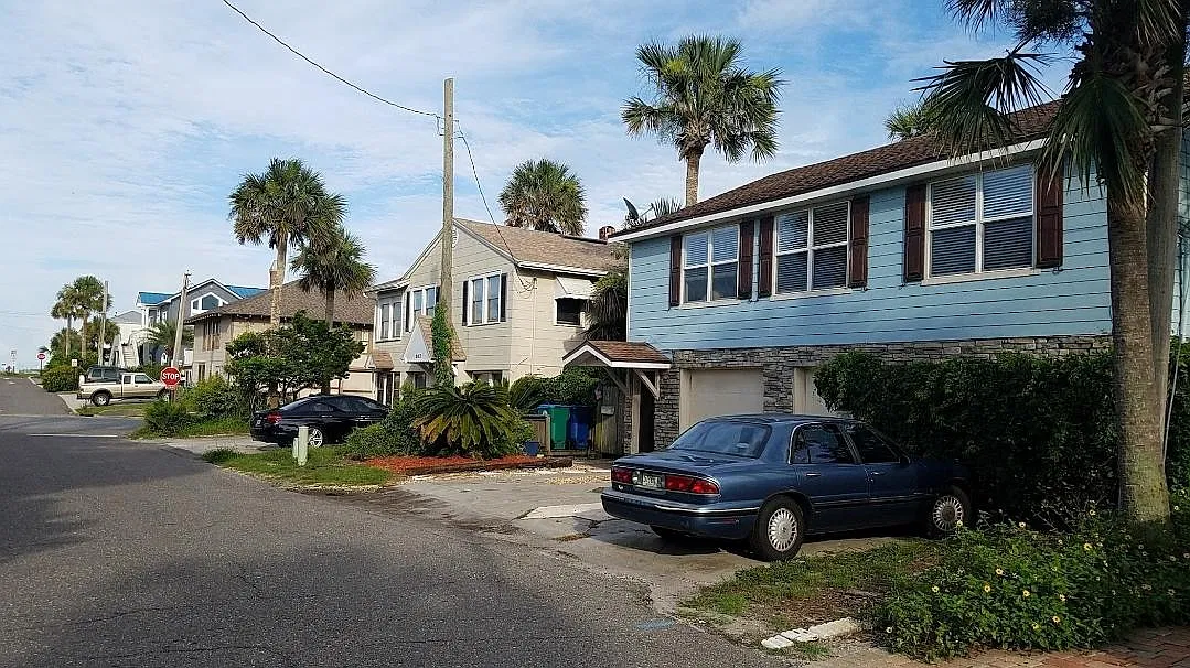 2 bed, 900 sqft, $2,200 — Photo 2