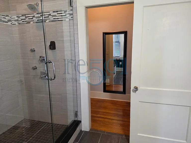 301 W 5th St — Photo 25