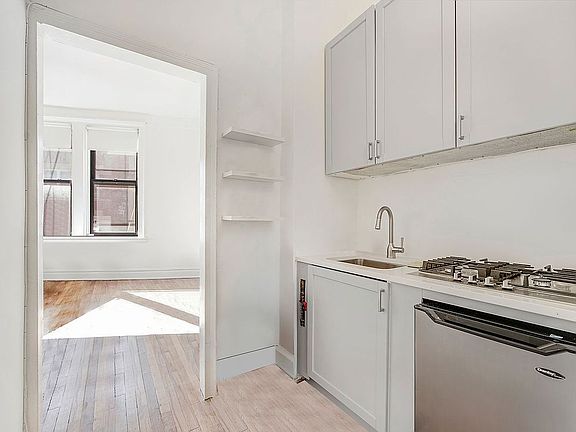 4th image of 1 Sheridan Sq APT 4E