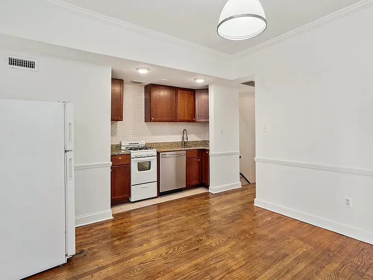 2431 I St NW #B — Photo 12