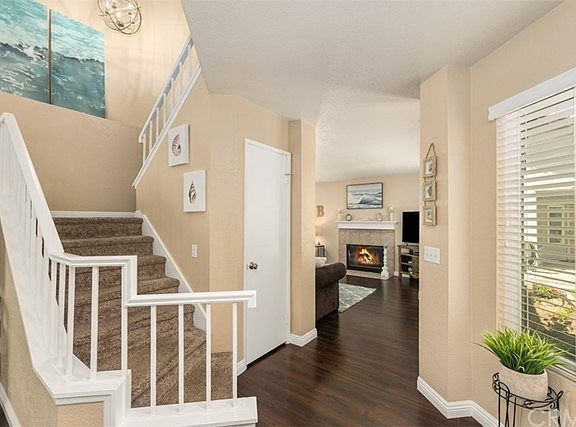 3rd image of 378 Colfax Cir