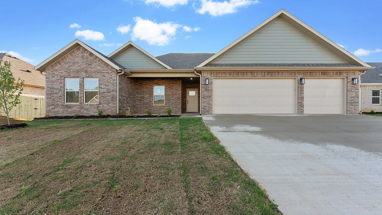 3 bed, 2.0 bath, 1751 sqft, $1,945 — Photo 2