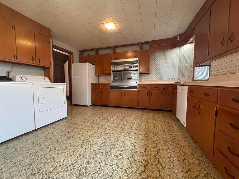 216 W Main St #1 — Photo 12