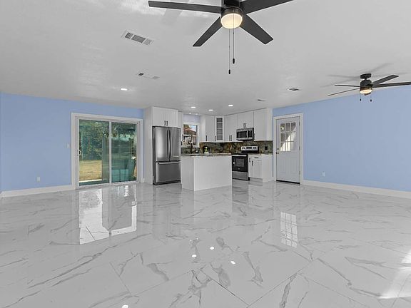 5th image of 147 SE Olustee Ave