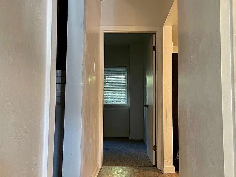 672 Middle Ave #B — Photo 8