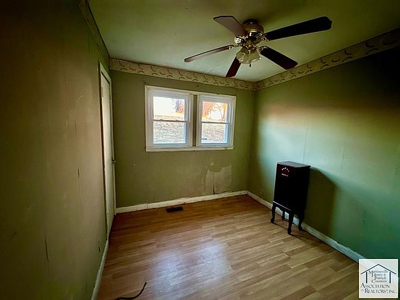 4th image of 1093 Sunset Dr