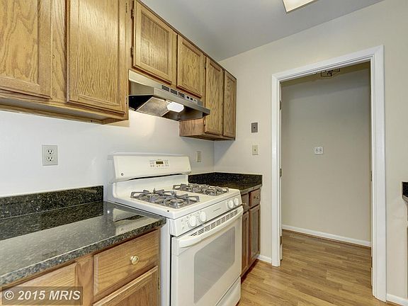 4th image of 3814 Lyndhurst Dr APT 201