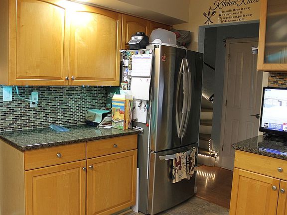 4th image of 72 Yorkshire Dr