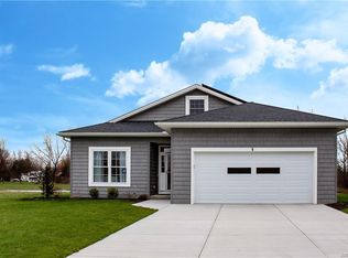 16 Deerview Dr, Akron, NY 14001