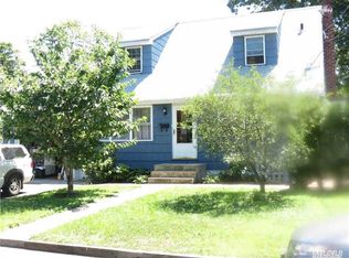 74 Copiague Pl, Copiague, NY 11726