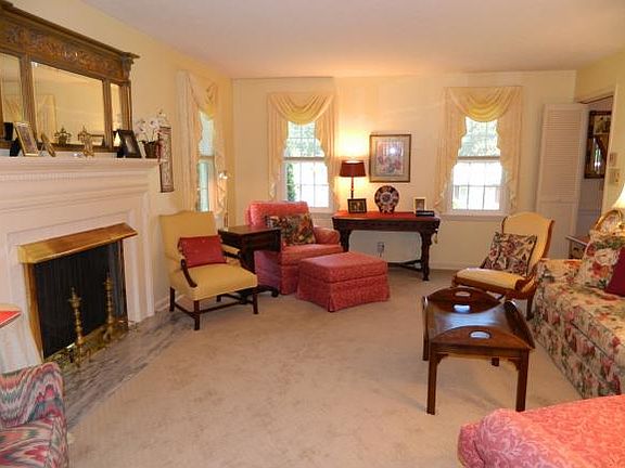 2nd image of 212 Coralwood Dr
