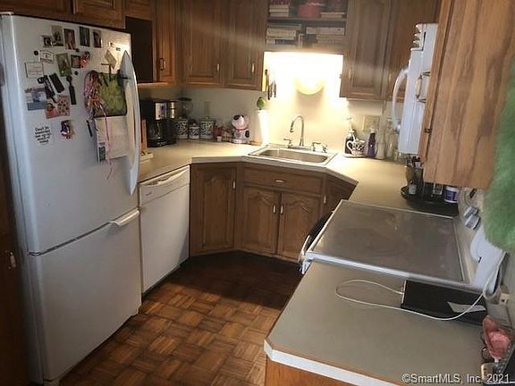 5th image of 72 Beechwood Dr
