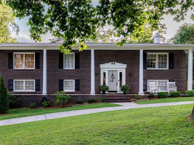 2440 Regent Ln, Hoover, AL, 35226