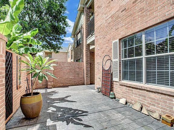 3rd image of 2865 Westhollow Dr Unit 23