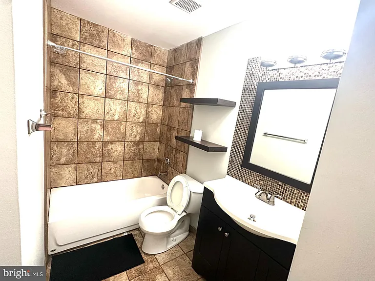 4901 Ravens Crest Dr — Photo 11