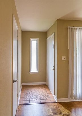 3rd image of 1806 Diana St