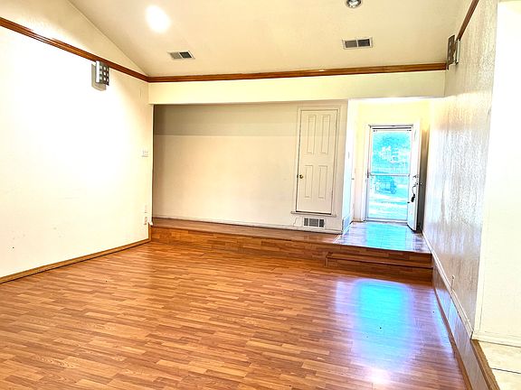 2nd image of 6704 Spoonwood Ln