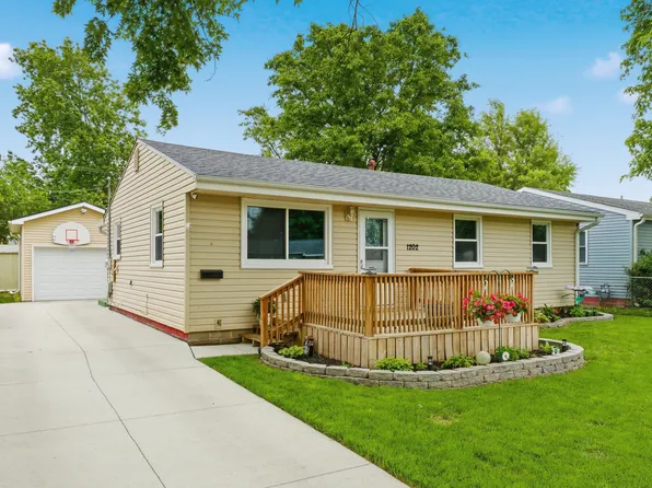 1202 Silver Ln, Carter Lake, IA 51510