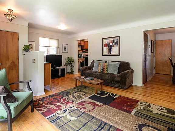 4th image of 981 Sherwood St