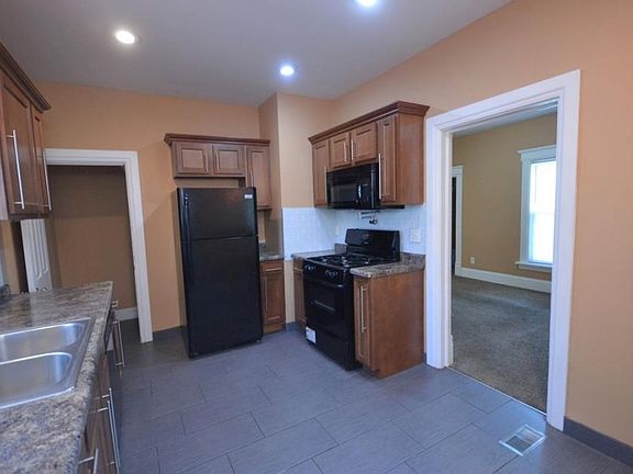 5th image of 605 N Saint Peter St