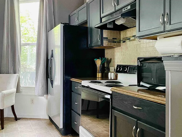 82 Adams Ave #A — Photo 8