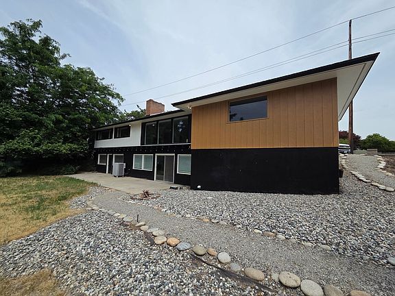 5th image of 1530 Eastmont Ave