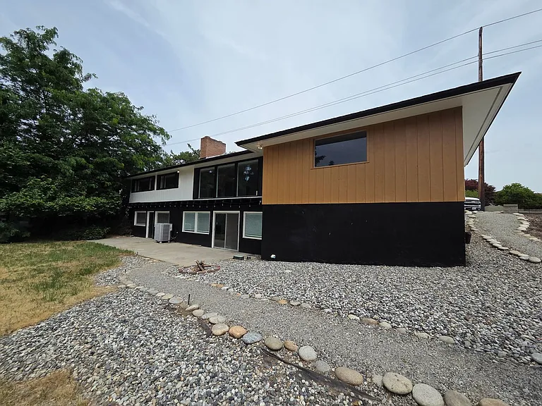 1530 Eastmont Ave — Photo 5