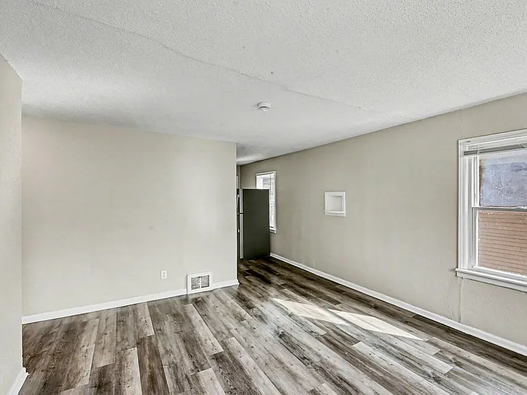 7010 Bellefontaine Ave — Photo 2