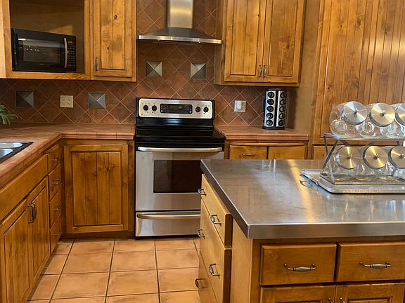 2nd image of 370 E Hillcrest Pl