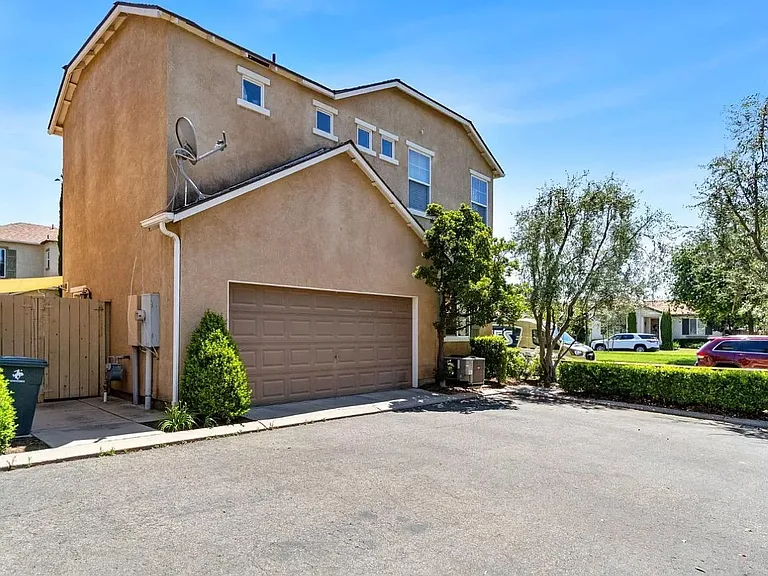 3915 Harlan Ranch Blvd — Photo 3