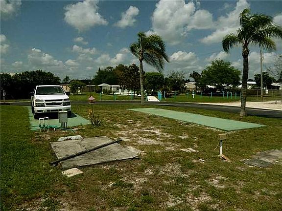 4th image of 618 NE Tahiti Way