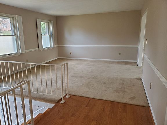 5th image of 1072 S Dogwood Dr