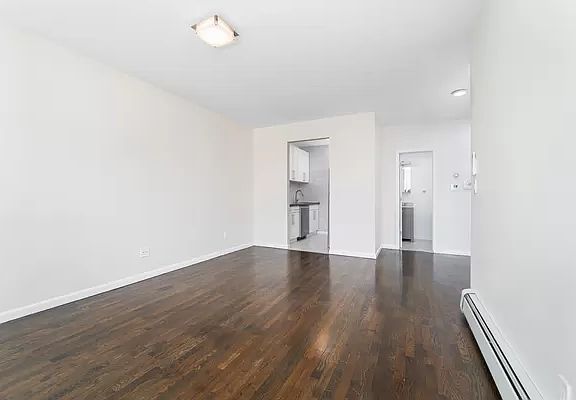 3rd image of 14-27 Astoria Blvd #3RB