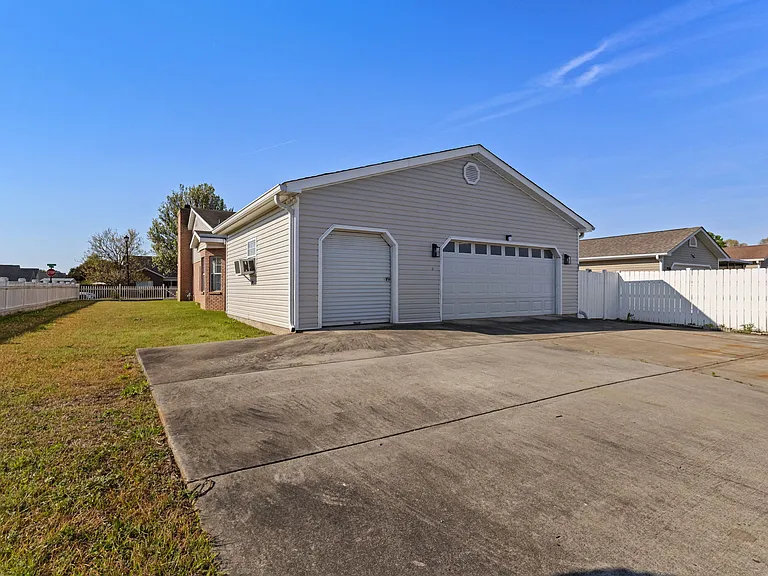 87 Park Ln — Photo 31