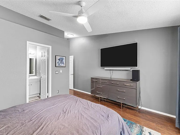 2304 Fletchers Point Cir — Photo 27